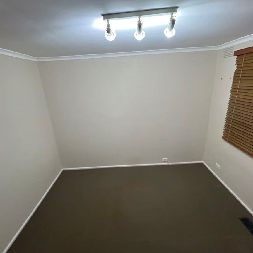 Murrumbeena - Photo 1