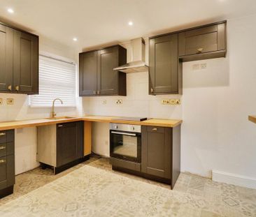 2 bedroom terraced house to rent - Photo 4