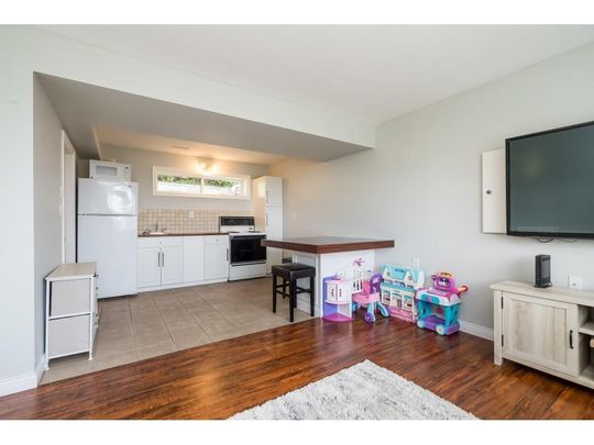 Room for the Extended Family! - Photo 1