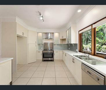 Spacious Family Home in Sought-After Fig Tree Pocket - Photo 5
