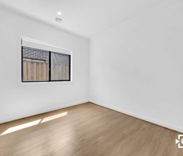 Modern Family Home in Prime Donnybrook Location! - Photo 3