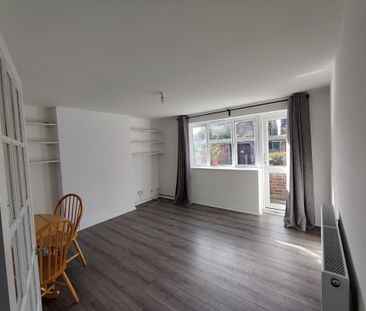 Two Bedroom Flat For Rent in Woodford Green, IG8 - Photo 3