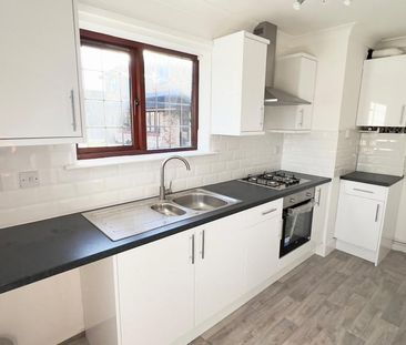 2 bedroom semi-detached house to rent - Photo 6