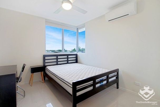 2 Bedroom + 1 multi purpose room (Furnished) - Photo 1