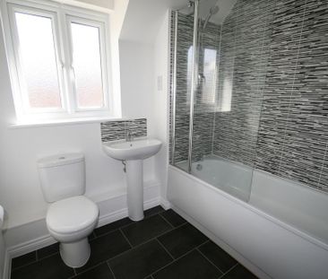 3 bedroom semi-detached house to rent - Photo 4