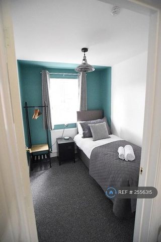 3 bedroom semi-detached house to rent - Photo 4