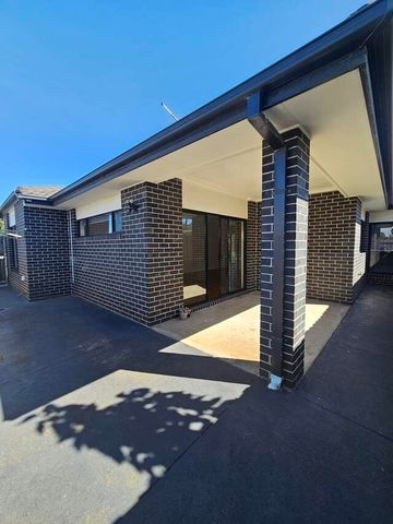 2/70 Orrong Avenue, Reservoir VIC 3073 - Photo 2