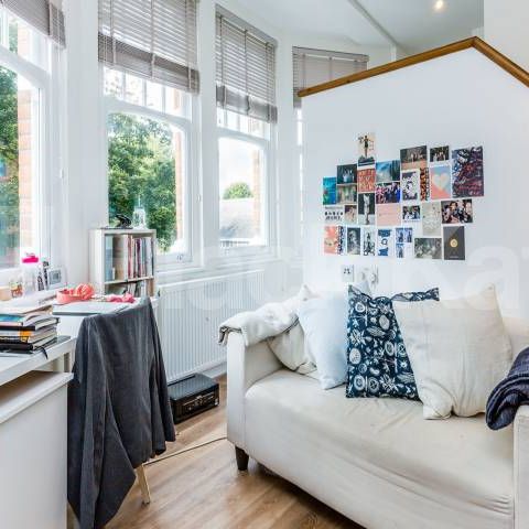 Self-contained modern Studio located in Muswell Hill close to amenities - Photo 1
