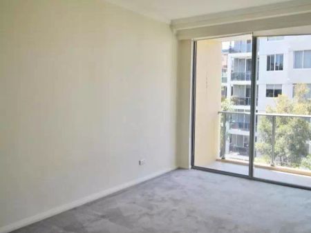 Apartment with 2 bedrooms, 1 bathroom & parking for 1 car - Photo 3