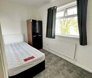 5 bedroom terraced house to rent - Photo 4