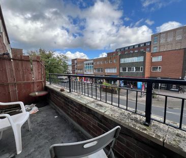 3 bedroom Flat To Let - Photo 4