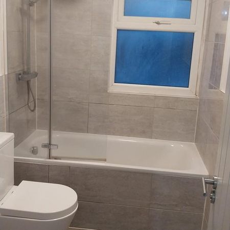 1 bedroom in a house share to rent - Photo 4