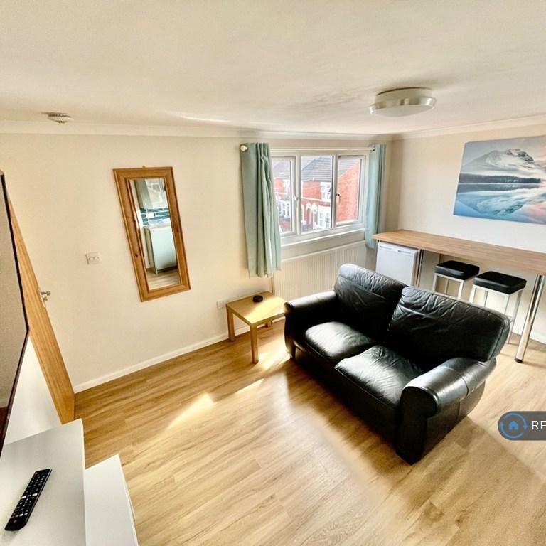 1 bedroom flat to rent - Photo 1