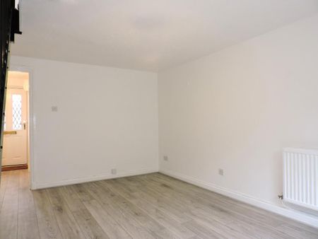 2 bedroom semi-detached house to rent - Photo 2