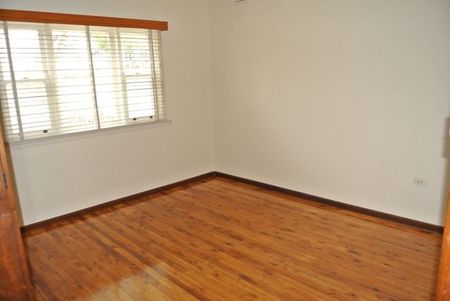 COSY FAMILY HOME, CLOSE TO ALL! - Photo 2