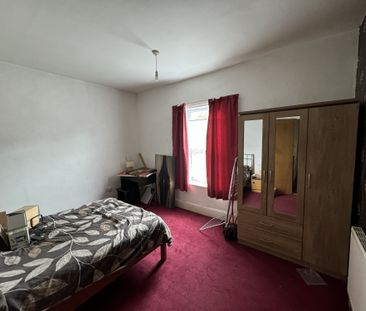 A mid terraced property consists of living room with separate dinin... - Photo 2