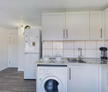 1 bedroom in a house share to rent - Photo 6