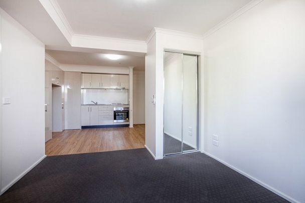 Studio Living In The Heart Of Carlton - Photo 1