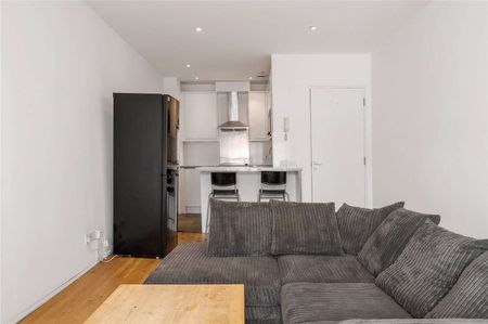 Large two bedroom maisonette, featuring attractive contemporary styling and a private patio garden and terrace. - Photo 2