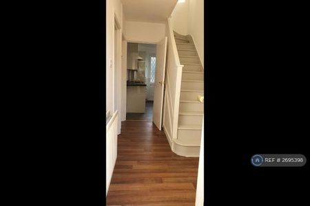 3 bedroom end of terrace house to rent - Photo 5