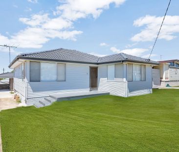 Beautiful Three Bedroom Home! - Photo 6