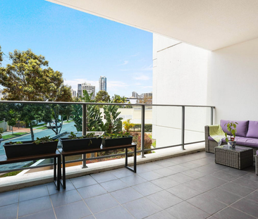 Stylish Furnished Unit in the Heart of Surfers Paradise - Your Perf... - Photo 1