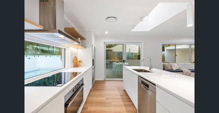 Resort-Style Living in a Spacious 5-Bedroom Buderim Home - Photo 4