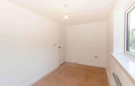 4 bedroom detached house to rent - Photo 4