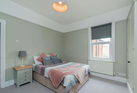 4 bedroom terraced house to rent - Photo 5