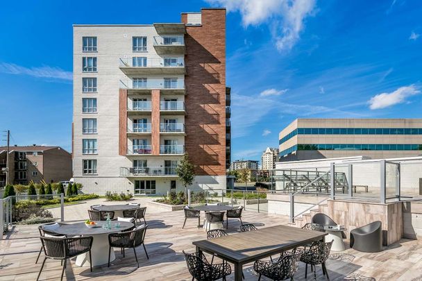 1555 Boul. Laval, Laval, QC - Photo 1