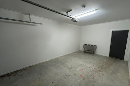 Spacious Low Maintenance Townhouse In Top Location! - Photo 3