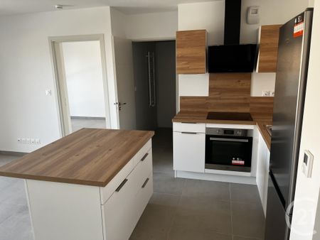 Location Appartement 2 pièces 47m² MARSEILLE 12ème - Photo 2