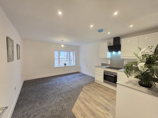 Two bed Top-floor Apartment - Photo 1