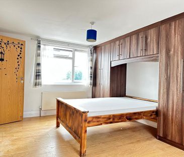 1 bedroom in a house share to rent - Photo 2