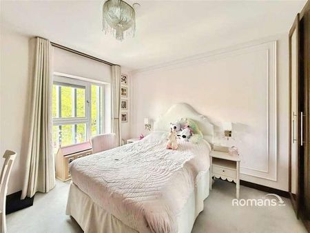 Noel Coward Avenue, UB9 - Photo 4