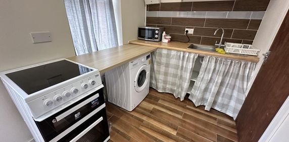 Studio to rent - Photo 2