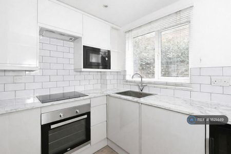 1 bedroom flat to rent - Photo 2