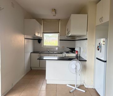 For Rent&colon; Spacious 2-Bedroom Unit in the Heart of Burwood - Photo 2