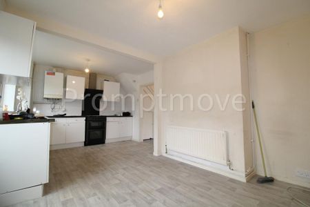 3 bedroom semi-detached house to rent - Photo 5