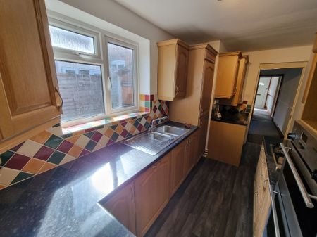 Longfield Road, Stourbridge - Photo 2
