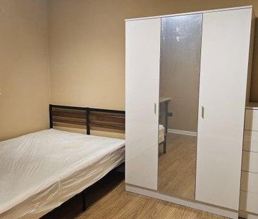 3 bedroom flat to rent - Photo 6