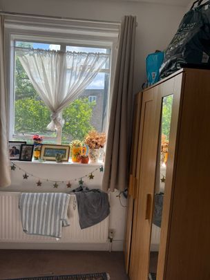 4 Bed Flat, Perham Road, W14 - Photo 1
