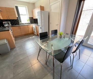 4 bedroom terraced house to rent - Photo 2