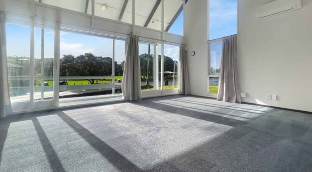 Sunny 4 bedroom 2 bathroom + Study near Milford Beach & Park - Photo 1