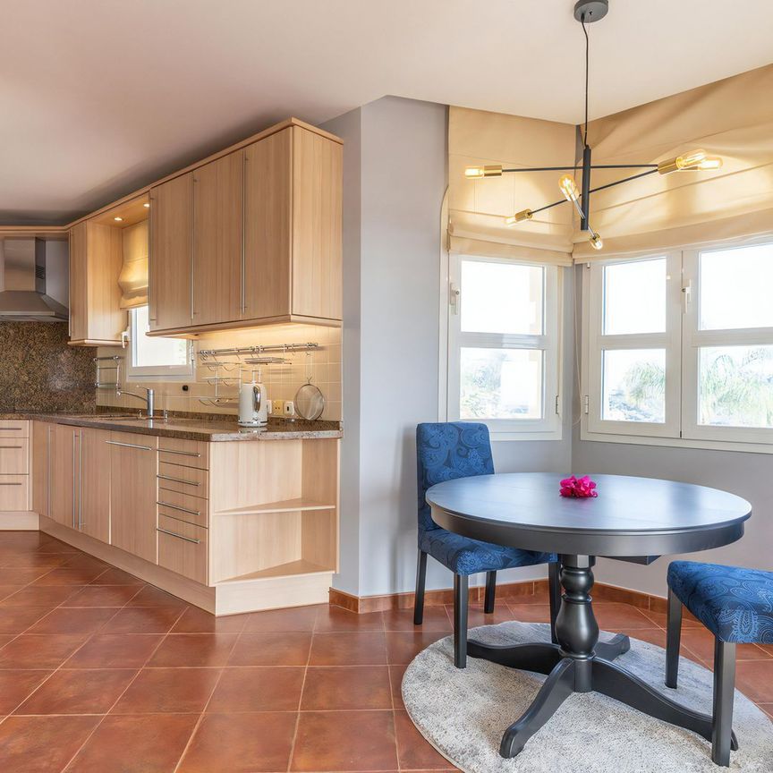 Detached Villa in Los Arqueros - Photo 1