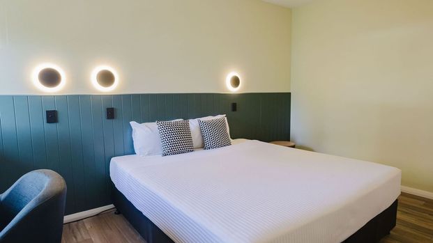 Studio Units, 84 Mitchell Street, - Photo 1