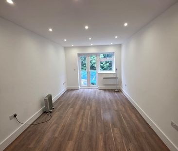 1 Bed Flat, Brentmead Place, NW11 - Photo 3