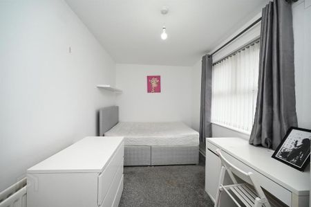 33 Olympia Drive, Belfast, BT12 6NG - Photo 5