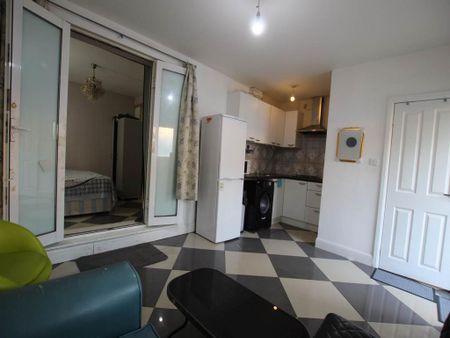 1 bedroom ground floor flat to rent - Photo 2