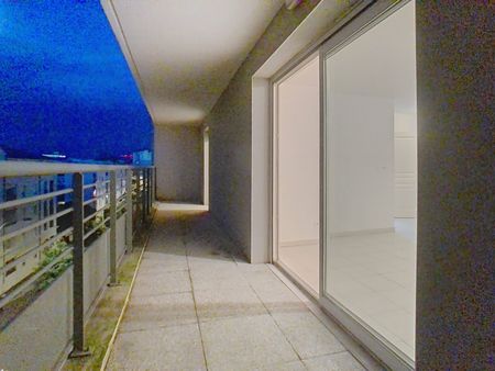 Grand T2 dans résidence sécurisée avec parking Emplacement idéal !quartier rives du lez - Photo 2